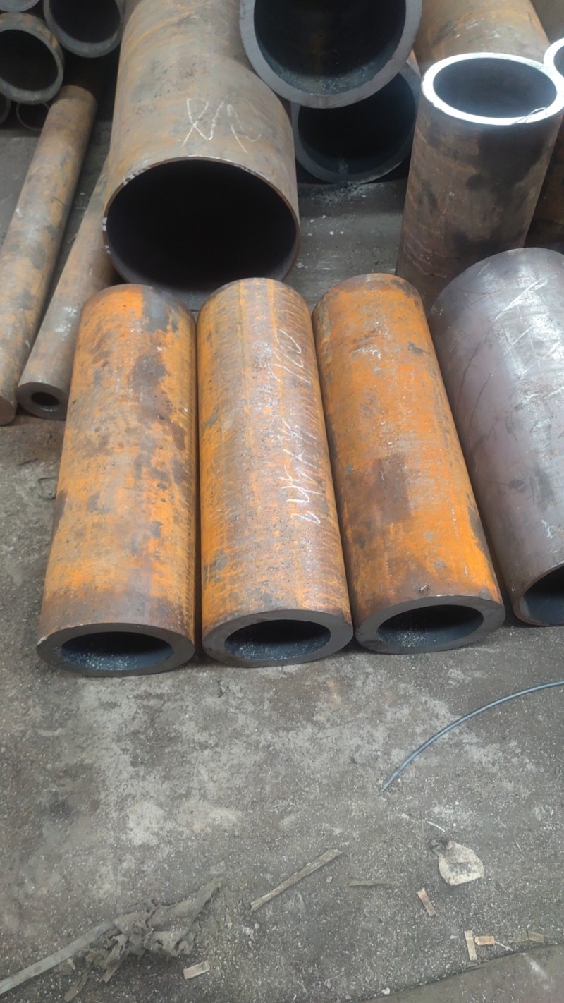 八宿八宿八宿20CrMo无缝钢管切割
